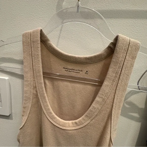 Abercrombie & Fitch - Women's Black and Tan Tank Tops Size M (Bundle 2) - Picture 4 of 5